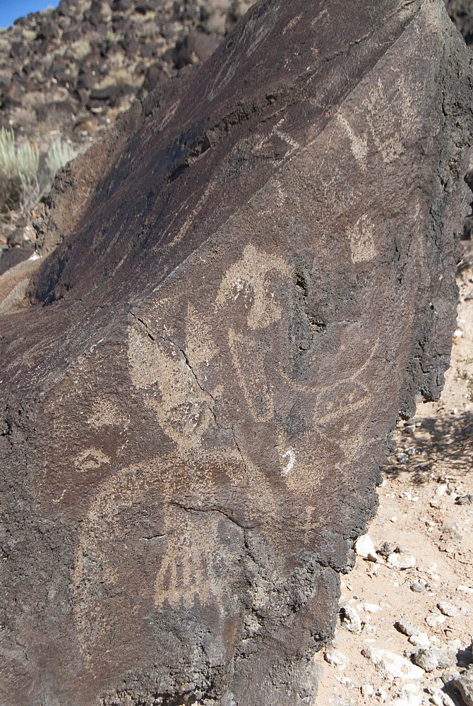 Petroglyph National Monument, petroglyphs carved into volcanic rock by American Indians 400 to 700 years ago, New Mexico, United States of America, North America