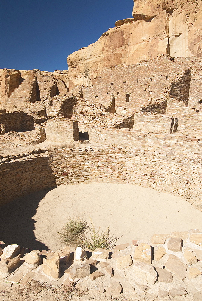 Chaco Culture National Historic Park, World Heritage Site, Pueblo Bonito, kiva (foreground), UNESCO World Heritage Site, New Mexico, United States of America, North America