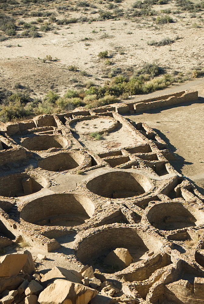 Chaco Culture National Historic Park, World Heritage Site, Pueblo Bonito, kiva (foreground), UNESCO World Heritage Site, New Mexico, United States of America, North America