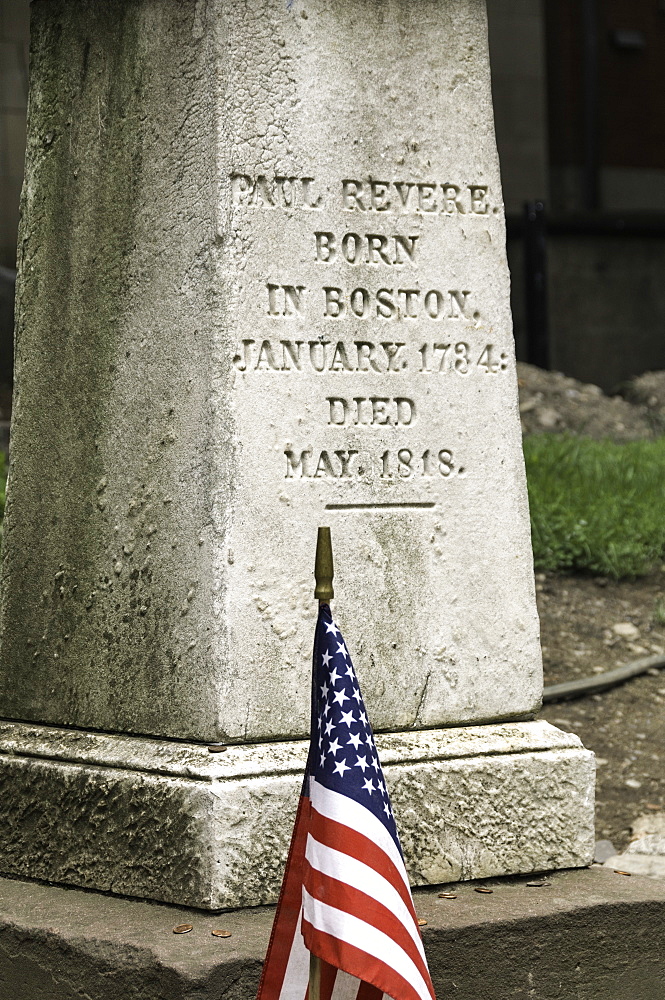 Memorial at Paul Revere's grave in the Old Granary Burying Ground in Boston, Massachusetts, New England, United States of America, North America