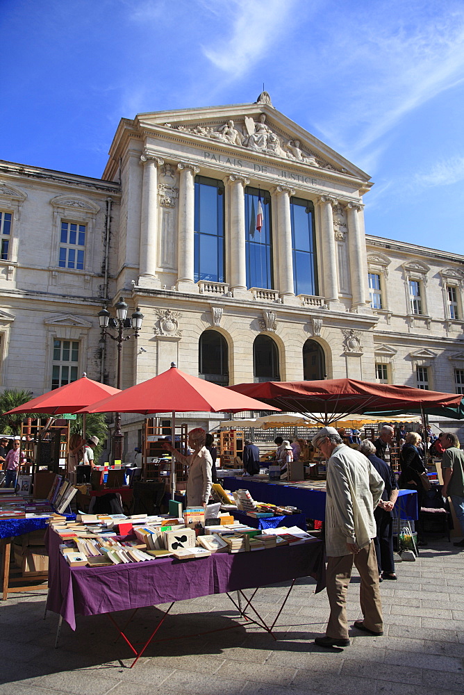 Book Market, Palais de Justice, Old Town, Nice, Alpes Maritimes, Provence, Cote d'Azur, French Riviera, France, Europe