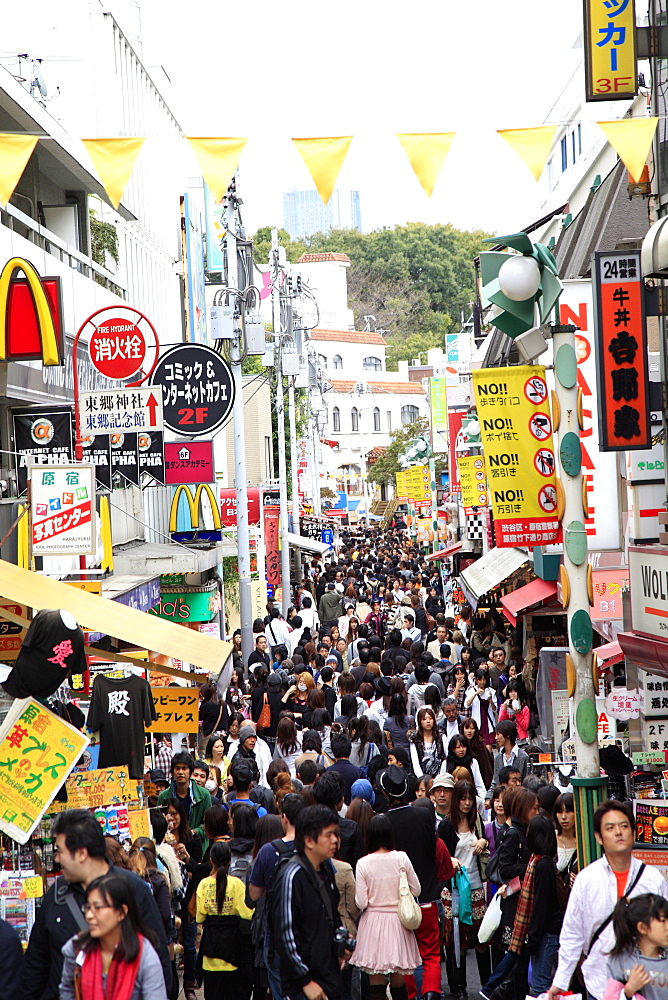 Weekend crowds, Takeshita Dori, a pedestrianised street that is a mecca for youth culture and fashion, Harajuku, Tokyo, Japan, Asia