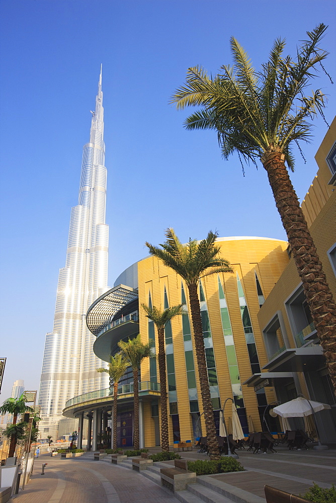 Burj Khalifa, formerly the Burj Dubai (Dubai Tower), the tallest tower in the world at 818m, in the foreground is the Dubai Mall, Downtown Burj Dubai, Dubai, United Arab Emirates, Middle East