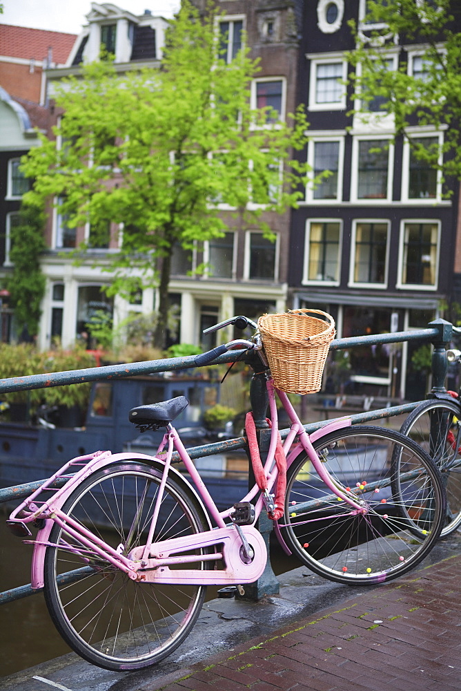 Pink bicycle, Brouwersgracht, Amsterdam, Netherlands, Europe