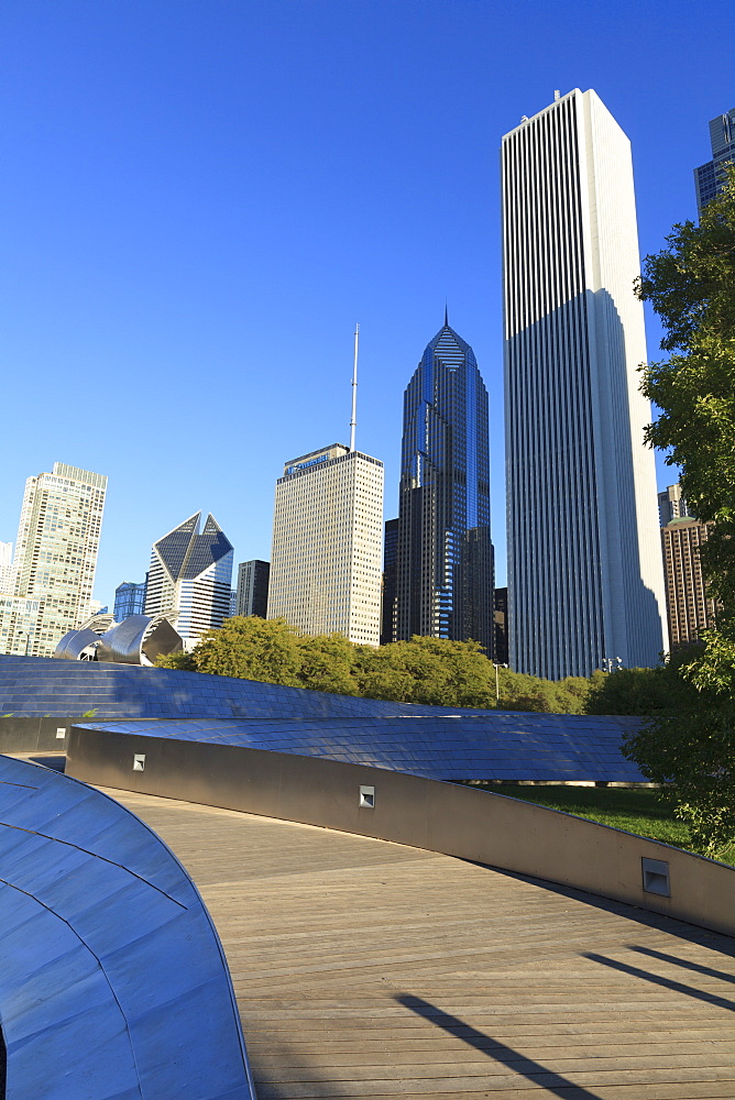 The BP Pedestrian Bridge designed by Frank Gehry links Grant Park and Millennium Park, Chicago, Illinois, United States of America, North America