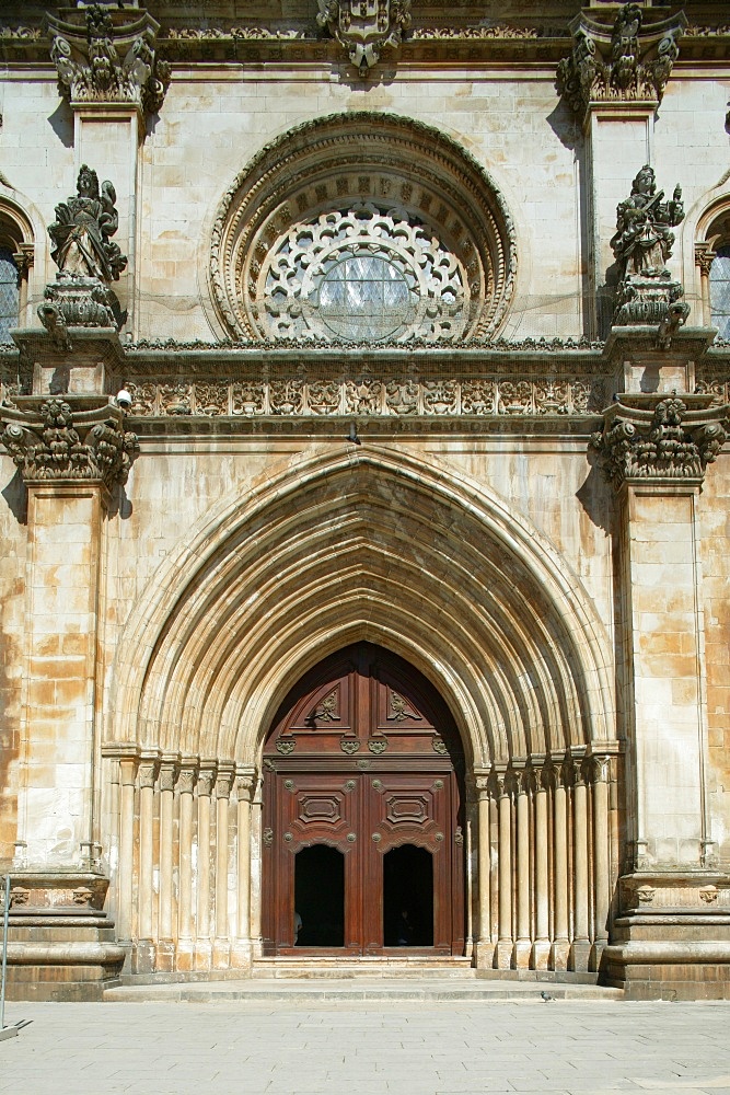 Santa Maria abbey door, Alcobaca, UNESCO World Heritage Site, Estremadura, Portugal, Europe