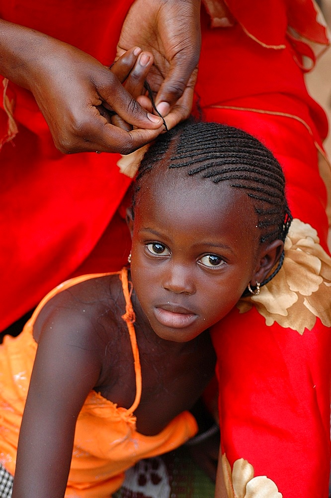 Hair braiding, Dakar, Senegal, West Africa, Africa