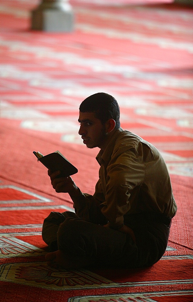 Koran reading at Al Azhar mosque, Cairo, Egypt, North Africa, Africa