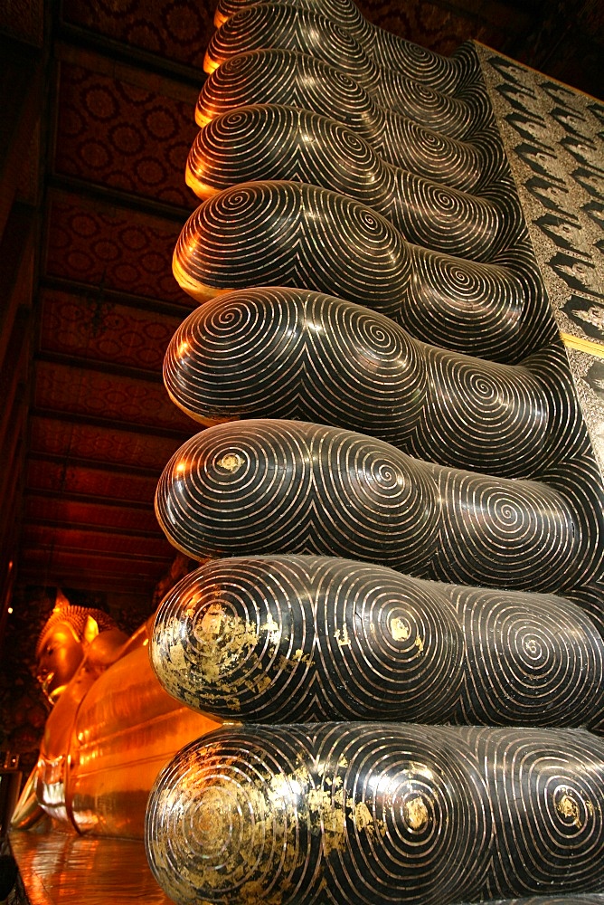 Reclining Buddha in Wat Po temple, Bangkok, Thailand, Southeast Asia