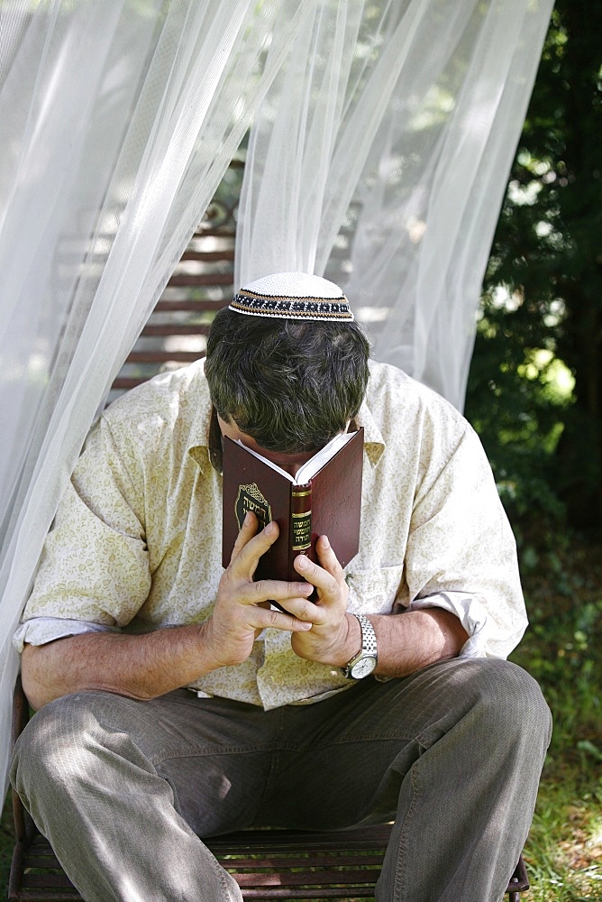 Jewish man praying