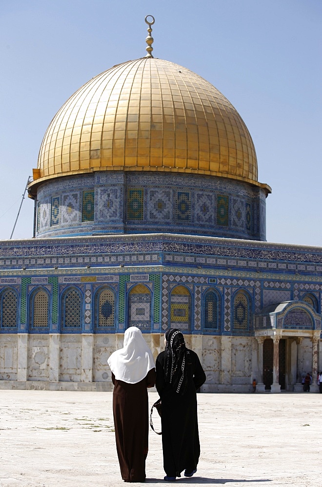 Muslim women at the Dome of the Rock, Jerusalem, Israel, Middle East