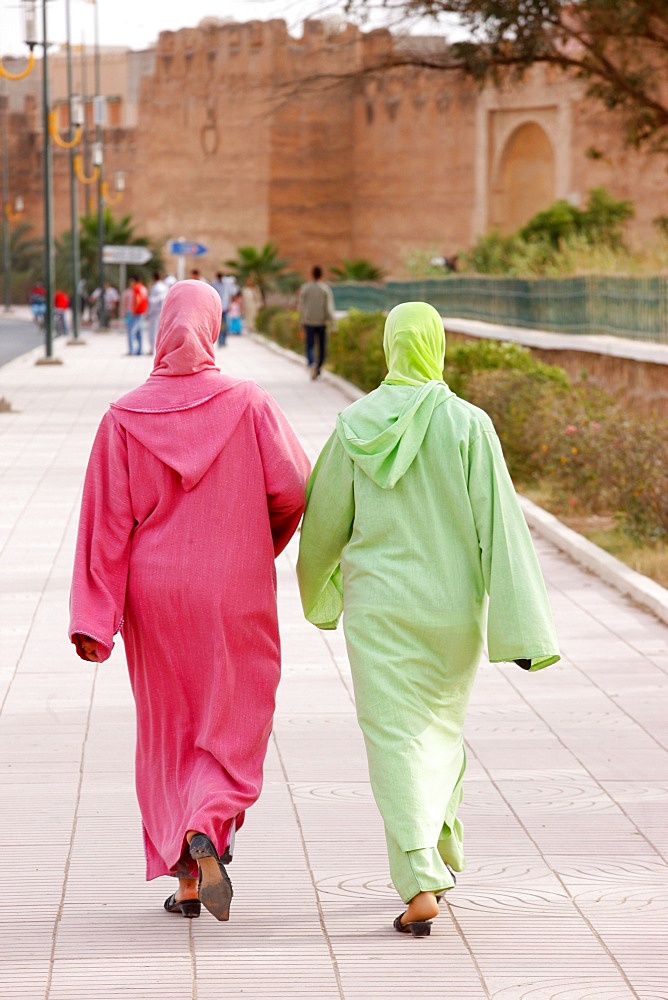 Veiled women, Taroudan, Morocco, North Africa, Africa