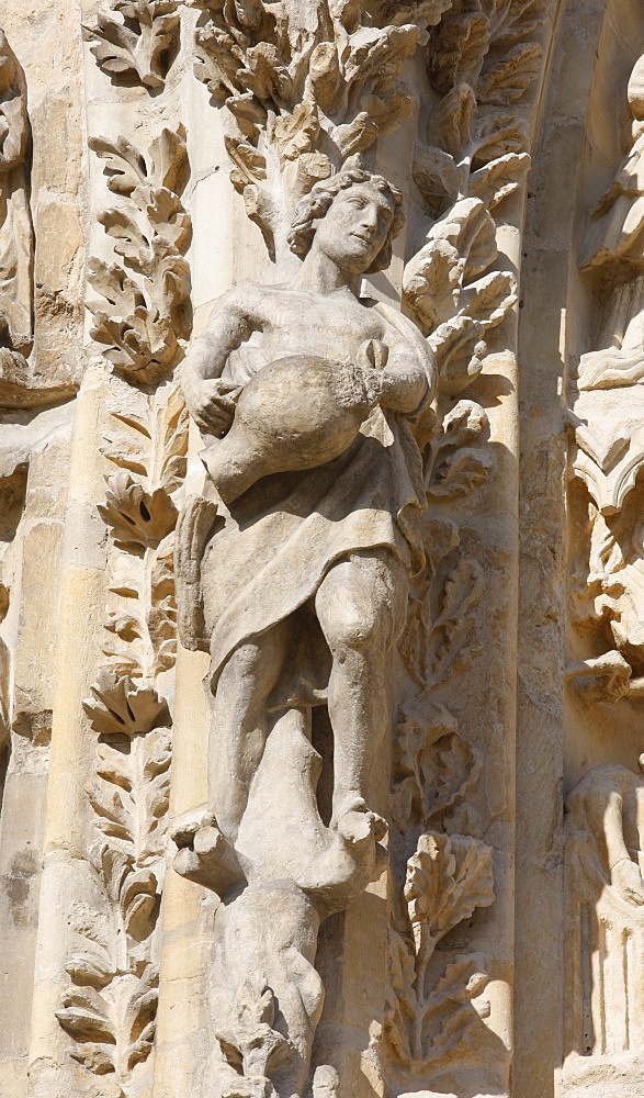 Statue, west front, Reims cathedral, UNESCO World Heritage Site, Reims, Marne, France, Europe