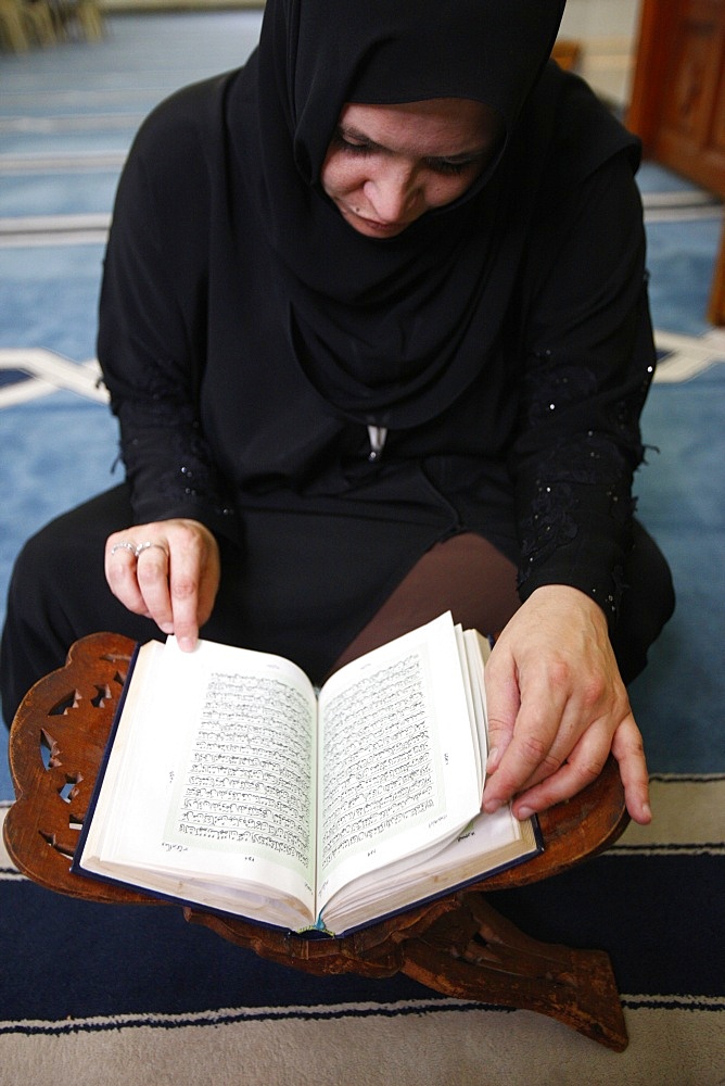 Woman reading Koran in Jumeirah mosque, Dubai, United Arab Emirates, Middle East