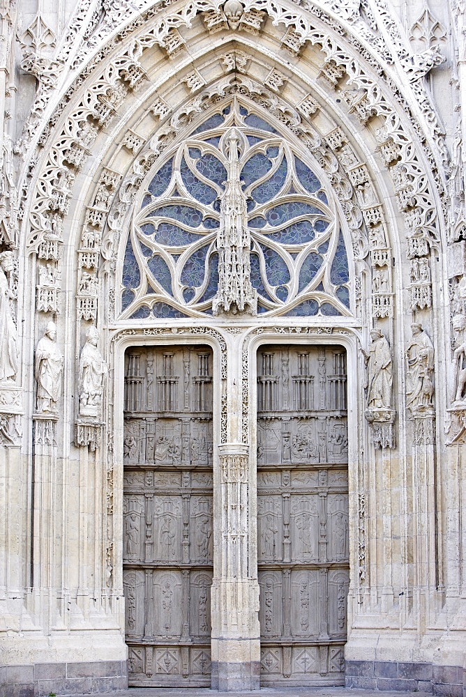 Central gate, Saint-Vulfran d'Abbeville church, Abbeville, Somme, France, Europe