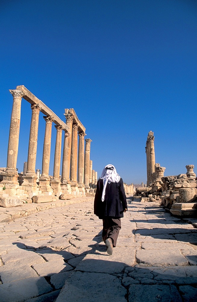 The Cardo, the colonnaded street, Jerash, Jordan, Middle East