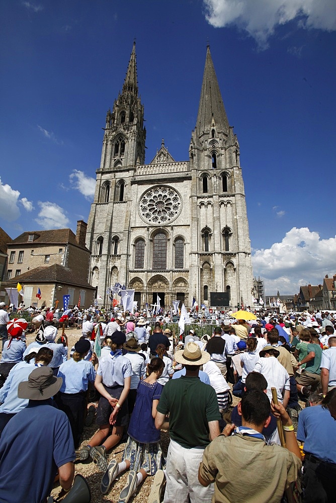 Mass in and outside Chartres cathedral during Catholic pilgrimage, UNESCO World Heritage Site, Chartres, Eure-et-Loir, France, Europe