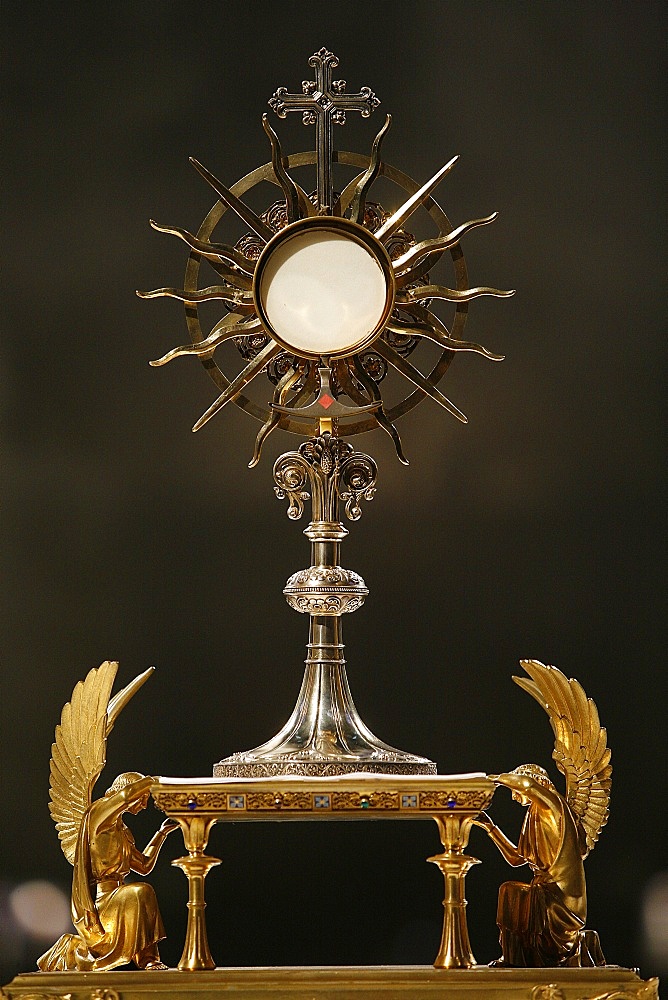 Holy sacrament in Paris cathedral, Paris, France, Europe