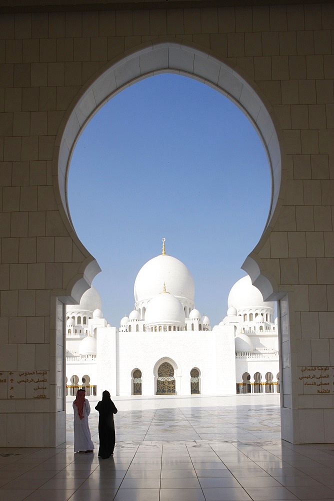 Sheikh Zayed Grand Mosque, the biggest mosque in the U.A.E. and one of the 10 largest mosques in the world, Abu Dhabi, United Arab Emirates, Middle East