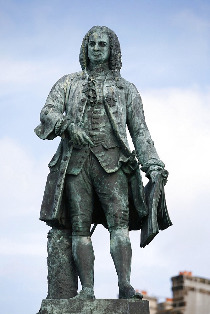 Statue of Mahe de la Bourdonnais, St. Malo, Ille-et-Vilaine, Brittany, France, Europe