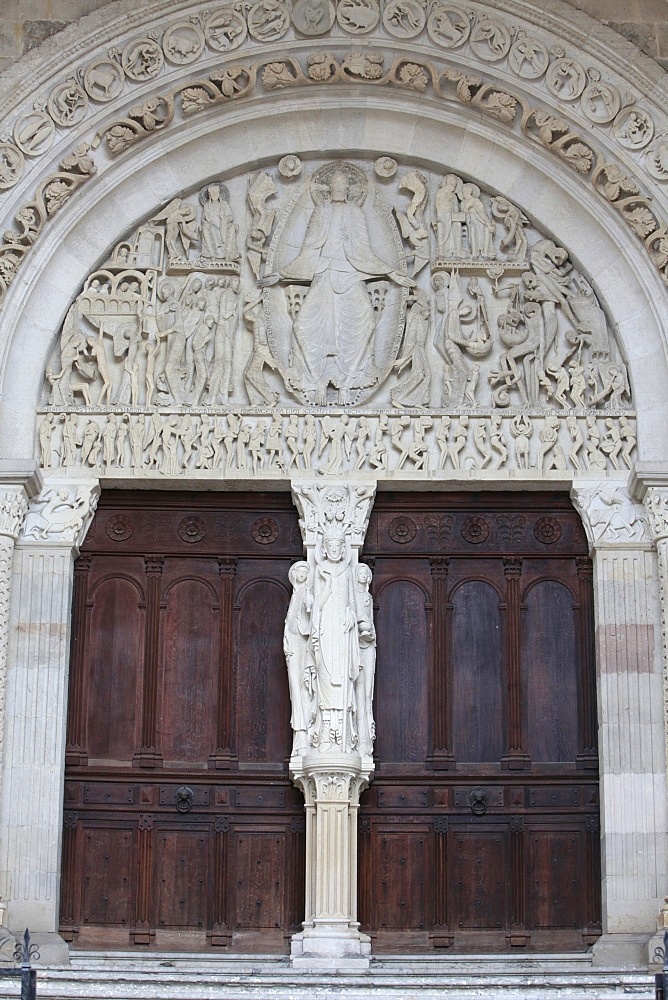 Tympanum of the Last Judgment by Gislebertus on the West Portal of Saint-Lazare Cathedral, Autun, Saone et Loire, Burgundy, France, Europe