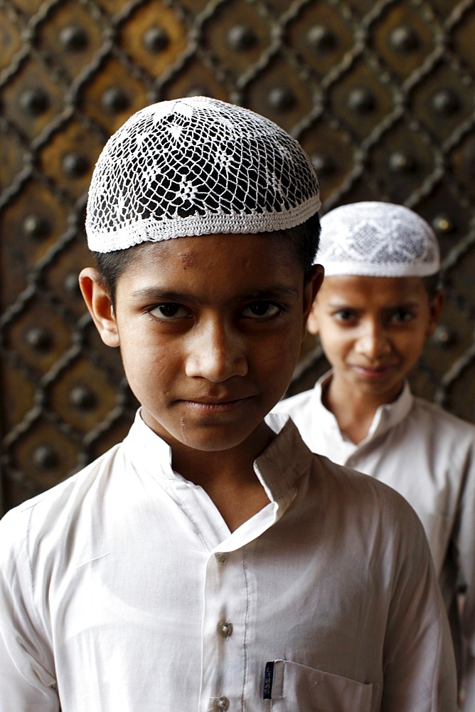 Muslim boys in Jamma Masjid (Delhi Great Mosque), Delhi, India, Asia