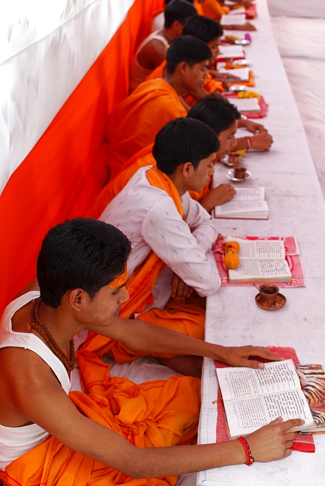 Brahmachari (Hindu temple students) studying scriptures, Haridwar, India, Asia