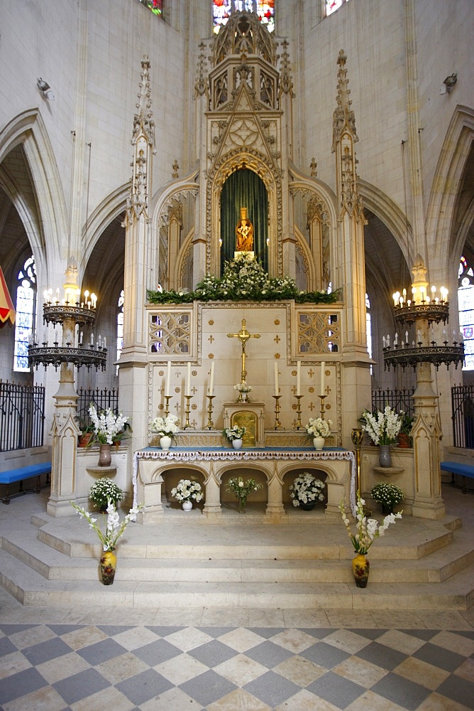 Clery-Saint-Andre basilica chancel, Clery Saint Andre, Loiret, France, Europe