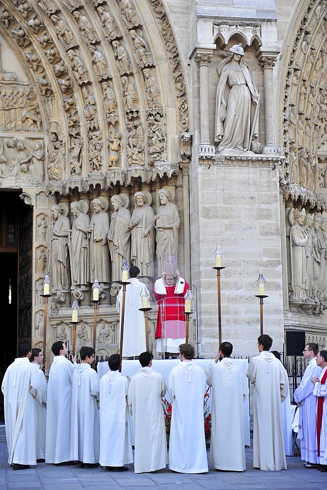 Mass outside Notre-Dame de Paris cathedral, Paris, France, Europe