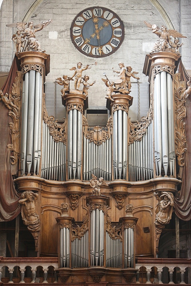 Notre-Dame de Dole collegiate church organ, Dole, Jura, Franche-Comte, France, Europe