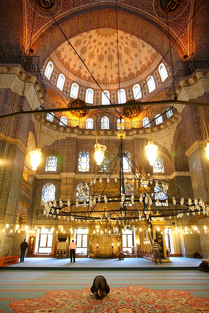 Man praying in the New Mosque, Istanbul, Turkey, Europe