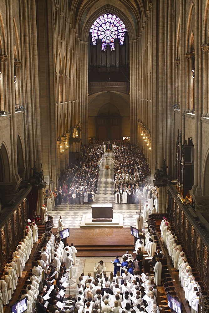 Notre Dame Cathedral nave, Paris, France, Europe