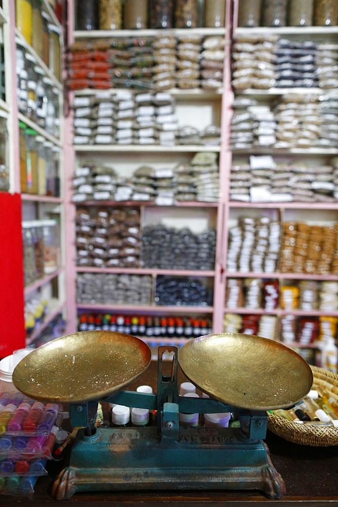 Traditional cures at the local apothecary's shop, Marrakech, Morocco, North Africa, Africa