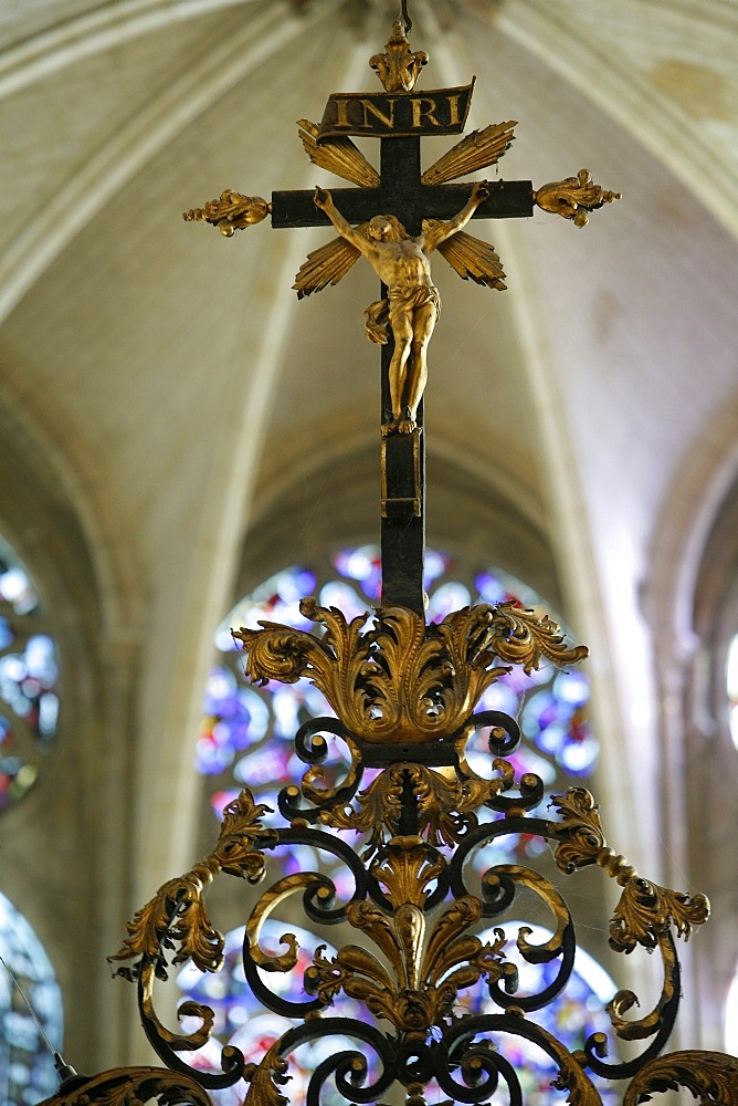 Crucifix, St. Etienne Cathedral, Auxerre, Yonne, Burgundy, France, Europe