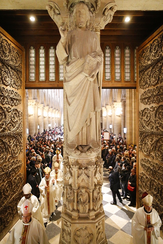 Exit procession, Notre Dame de Paris Cathedral, Paris, France, Europe