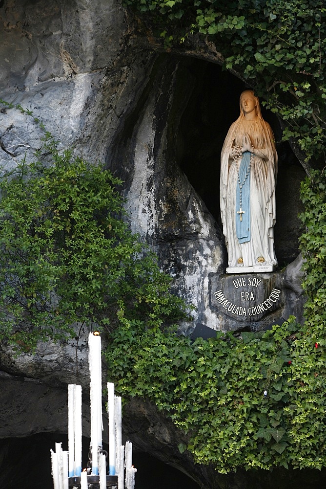 Lourdes grotto, Lourdes, Hautes Pyrenees, France, Europe