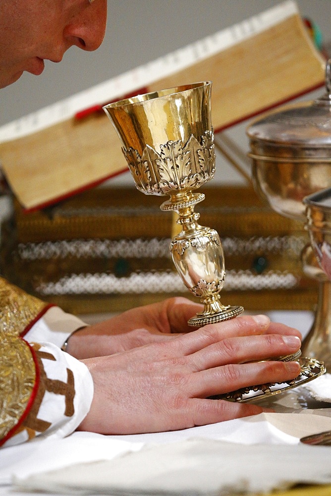 Eucharistic liturgy, Villemomble, Seine-Saint-Denis, France, Europe