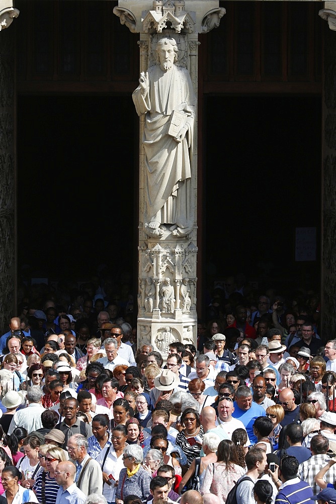 Believers out of the Mass on the parvis, Notre Dame de Paris Cathedral, Paris, France, Europe