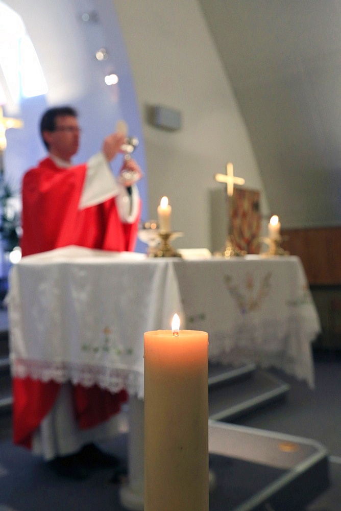 Eucharistic Elevation, Villemomble, Ile de France, France, Europe