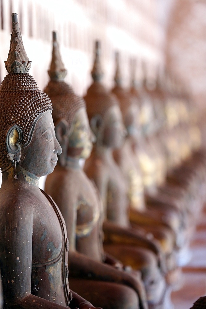 Old Buddha statues in the cloister around the Sim, Wat Sisaket (Si Saket) Buddhist temple, Vientiane, Laos, Indochina, Southeast Asia, Asia