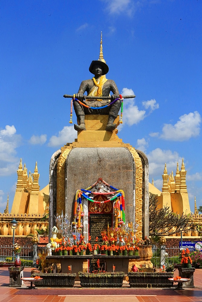 Statue of King Setthathirath, 1534-1571, Pha That Luang, Vientiane, Laos, Indochina, Southeast Asia, Asia