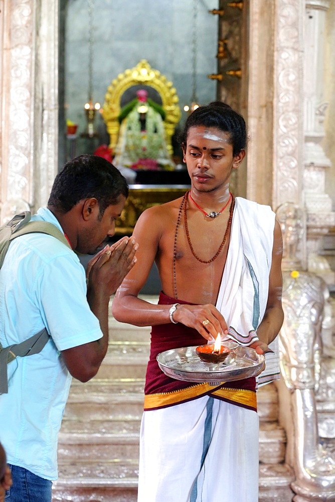 Hindu Brahmin priest, Sri Veeramakaliamman Hindu Temple, Singapore, Southeast Asia, Asia