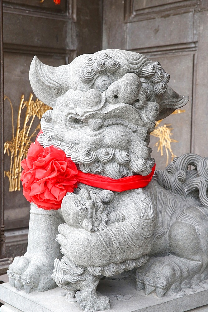 Imperial guardian lion, Taoist temple, Nghia An Hoi Quan pagoda, Ho Chi Minh City, Vietnam, Indochina, Southeast Asia, Asia