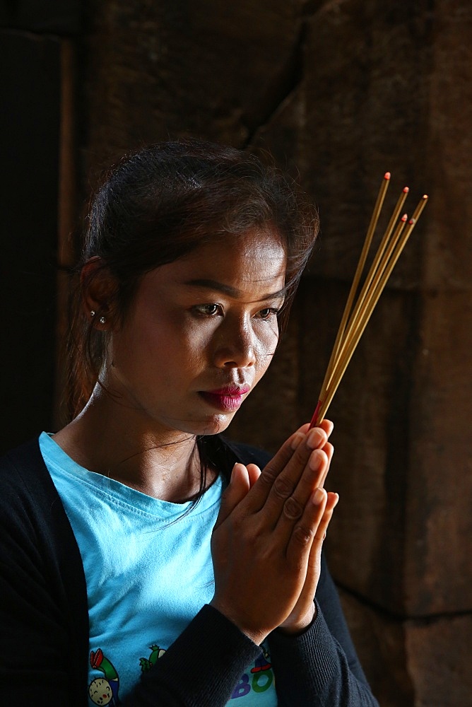 Khmer woman praying in a temple, Cambodia, Indochina, Southeast Asia, Asia