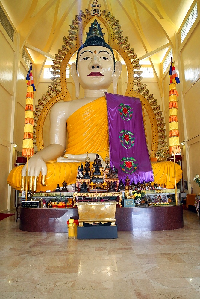 Tall statue of a seated Shakyamuni Buddha, Sakyamuni Buddha Gaya temple, Singapore, Southeast Asia, Asia