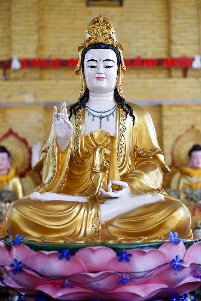 Goddess of Mercy, Avalokitesvara Bodhisattva statue, Hoi Tuong Te Nguoi Hoa Buddhist Chinese temple, Quan Am, Phu Quoc, Vietnam, Indochina, Southeast Asia, Asia