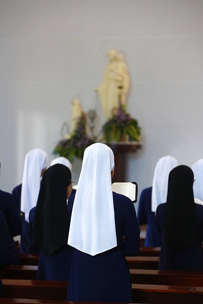 Catholic sisters at service, Dominican community of Bien Hoa, Vietnam, Indochina, Southeast Asia, Asia