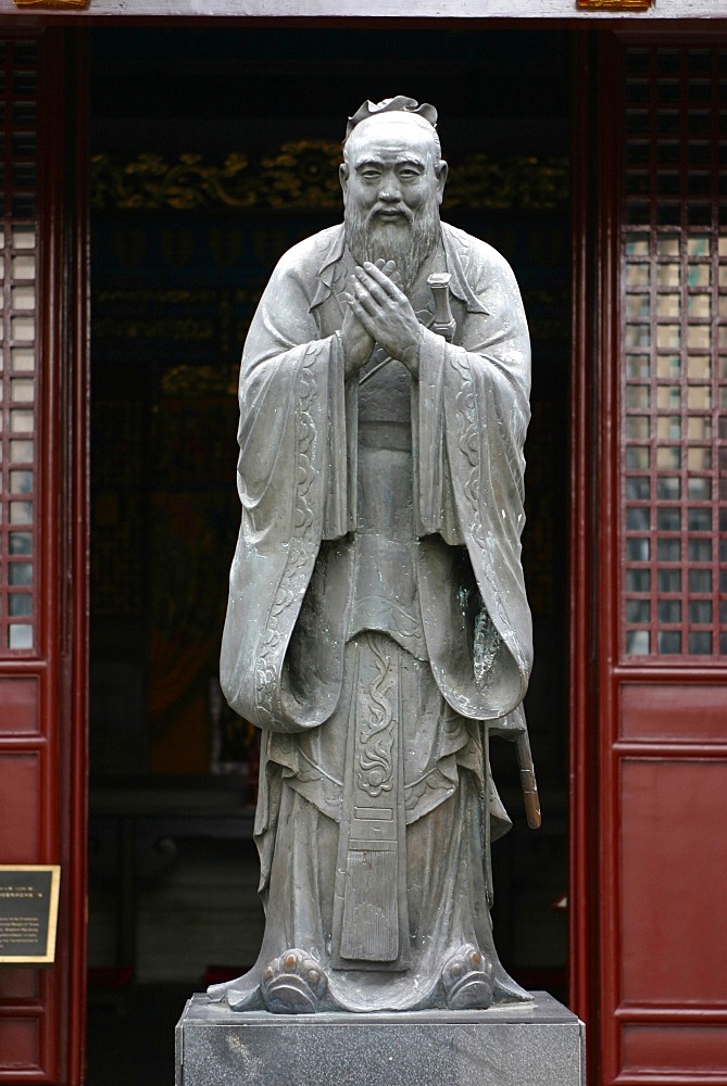 Statue of Confucius in the Shanghai Confucius temple, Shanghai, China, Asia