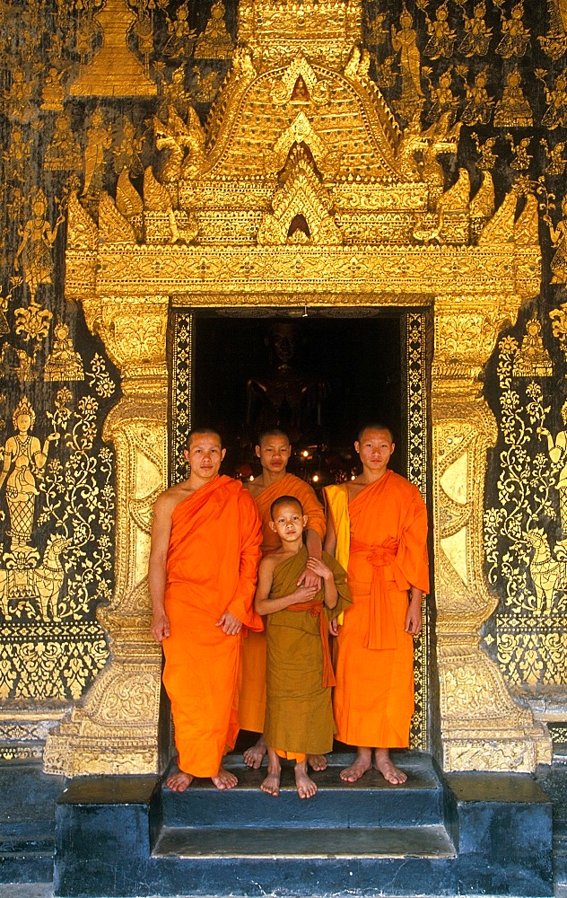 Monks, Luang Prabang, Laos, Indochina, Southeast Asia, Asia