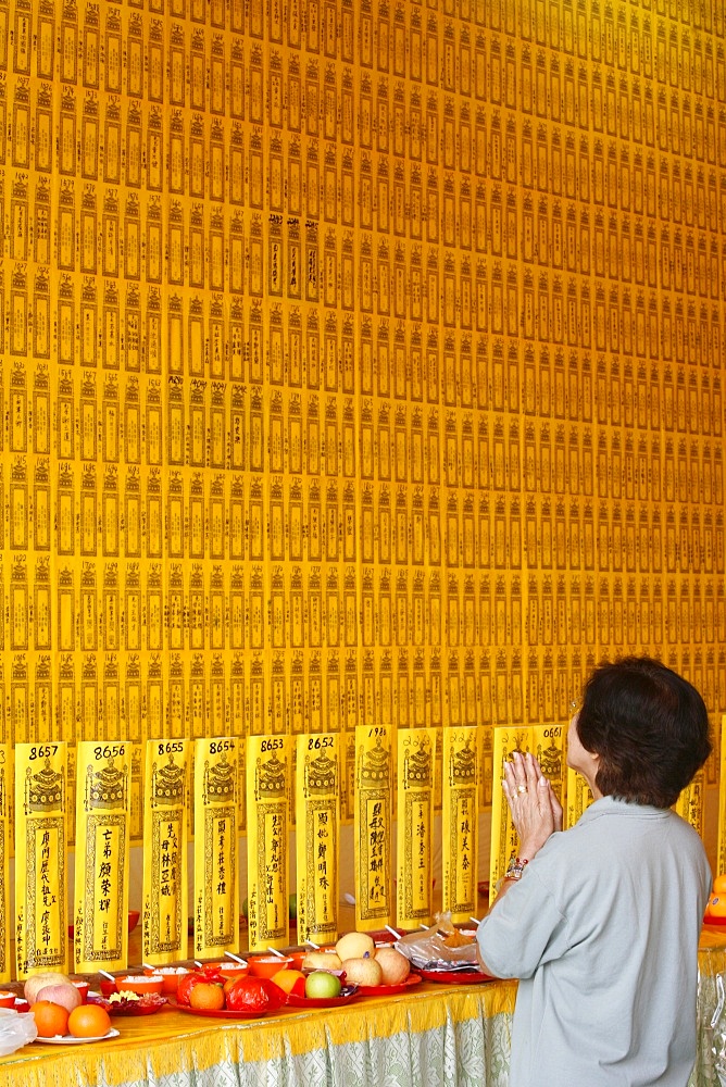 Altar, Kek Lok Si Temple, Penang, Malaysia, Southeast Asia, Asia